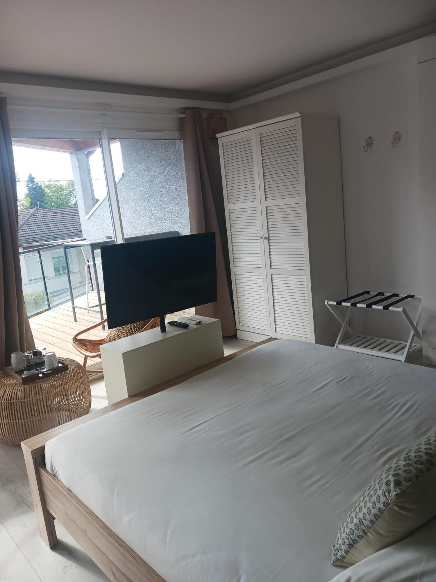Aracari Hotel Villars-les-Dombes Buitenkant foto