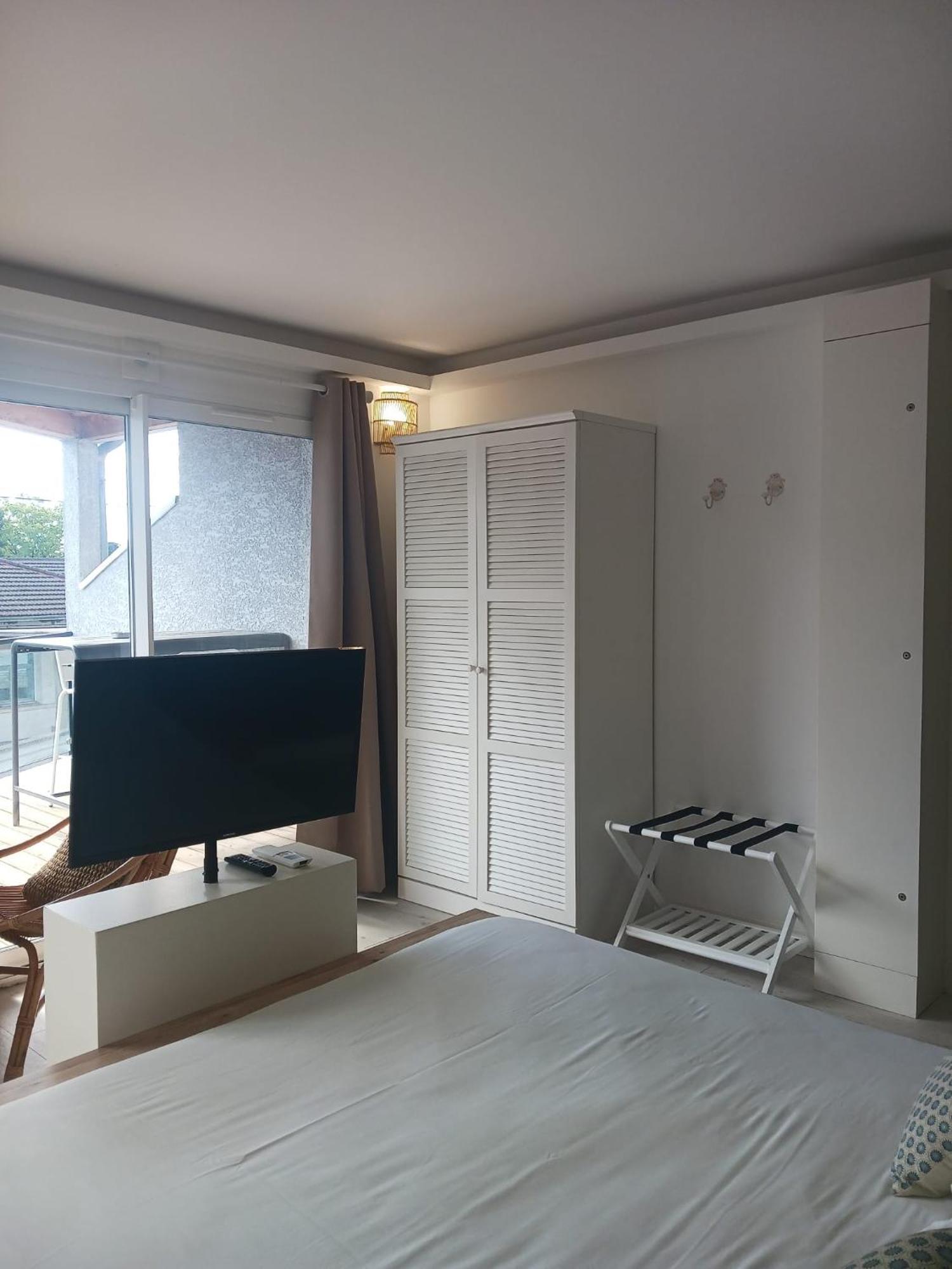 Aracari Hotel Villars-les-Dombes Buitenkant foto