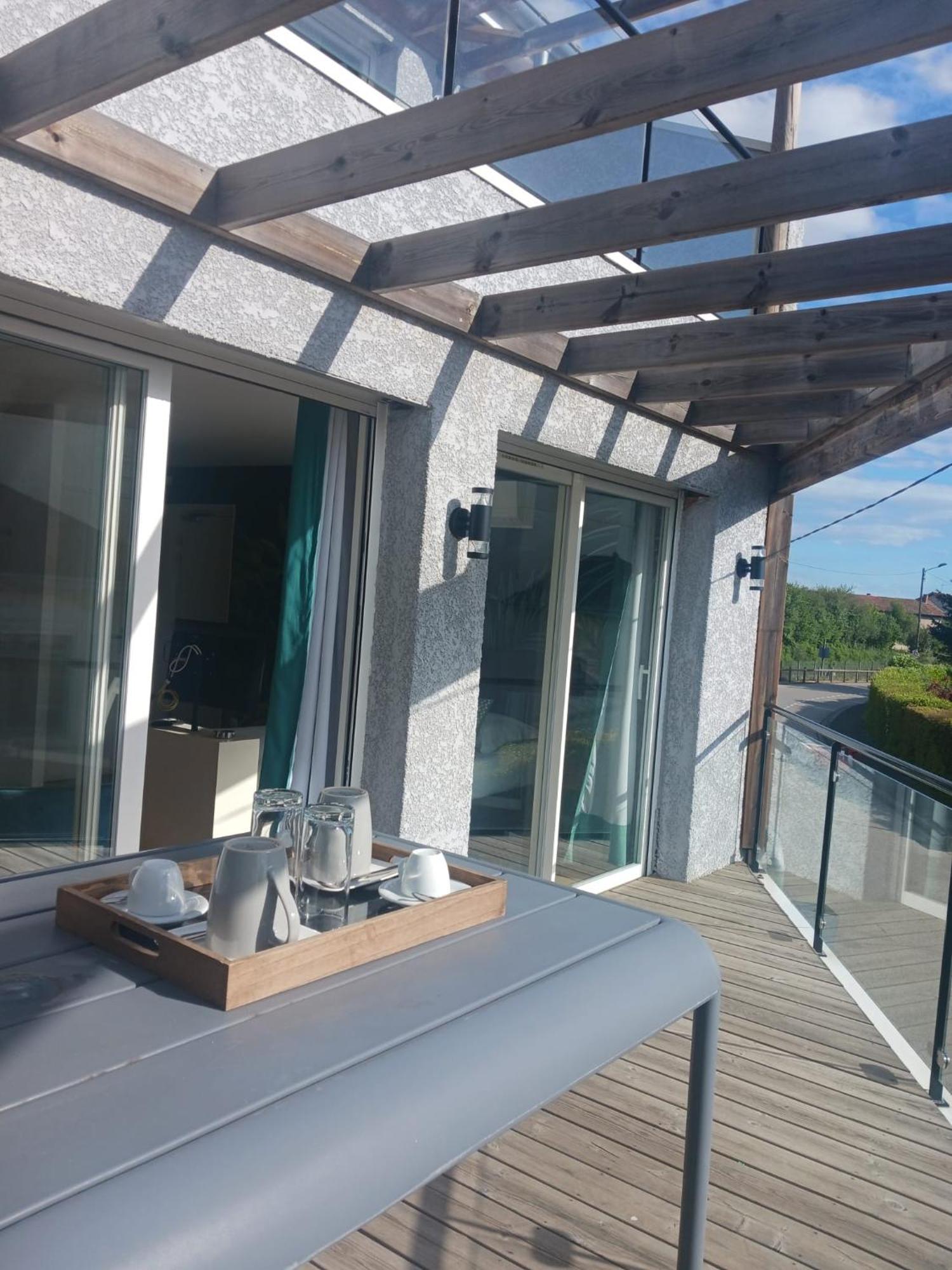 Aracari Hotel Villars-les-Dombes Buitenkant foto
